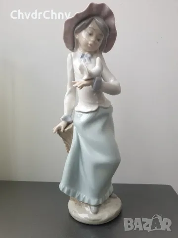 НАО ЛАДРО испанска порцеланова фигура на момиче с гълъб/NAO Lladro статуетка 24см, снимка 1 - Колекции - 47208457