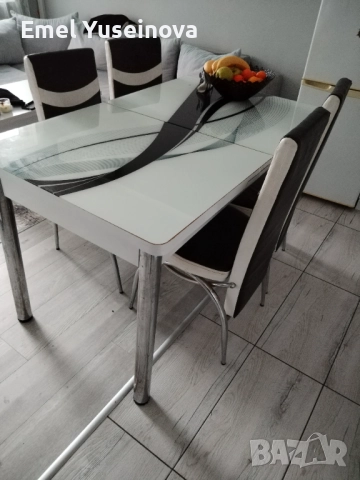 Продавам трапезна маса