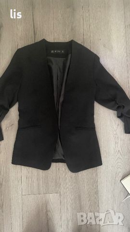 Черно сако с набран ръкав, снимка 1 - Сака - 45542820
