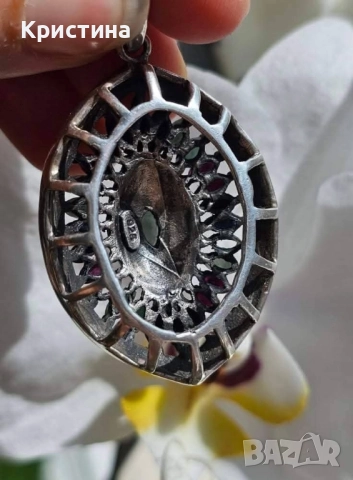 Масивен сребърен медальон с Изумруди, Сапфири и Рубини, снимка 4 - Колиета, медальони, синджири - 51962626