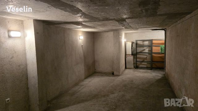 Давам под наем подземен гараж , снимка 1 - Гаражи и паркоместа - 46479380