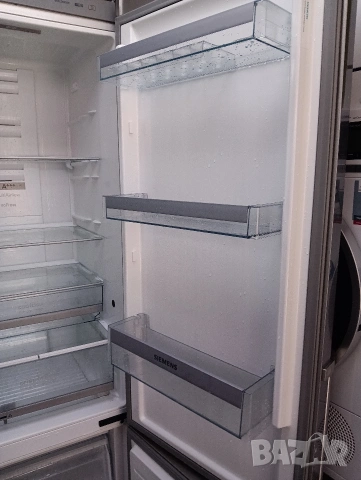 Иноксов комбиниран хладилник с фризер Сименс Siemens Total No Frost A+++ с две години гаранция!, снимка 3 - Хладилници - 53689917