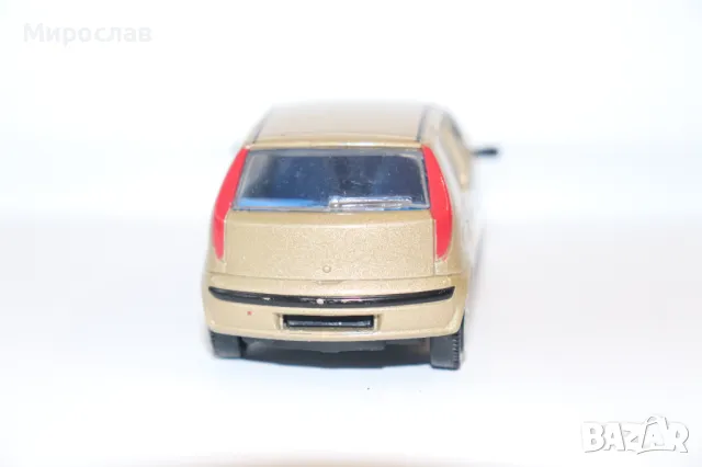 MAJORETTE 1/43 FIAT PUNTO МОДЕЛ КОЛИЧКА , снимка 4 - Колекции - 49168707