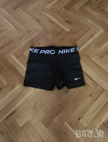 Оригинални дамски спортни къси гащи Nike pro размер М , снимка 6 - Спортни екипи - 50715593