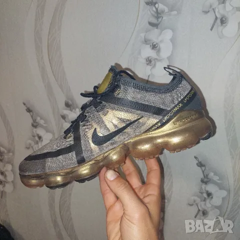 оригинални маратонки  Nike Air VaporMax 2019 Mettalic Gold номер 43-44, снимка 16 - Маратонки - 39889256