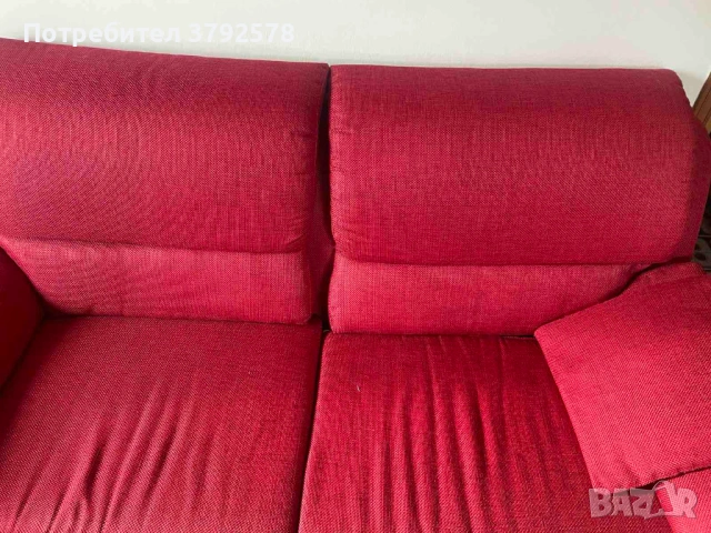 Двуместен червен диван, снимка 3 - Дивани и мека мебел - 53471074