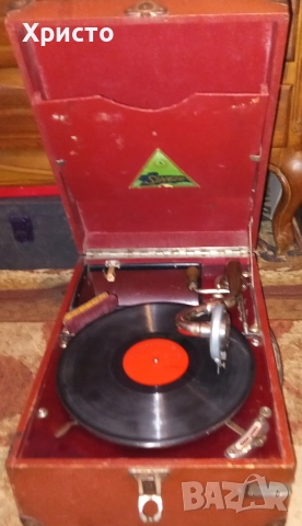 Ретро грамофон SINGER от 1930 година. 