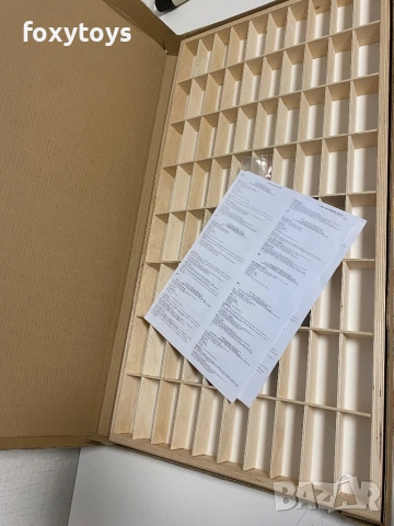 Дефектна дървена етажерка за колички, рафт, 80 отделения, хоризонтален, снимка 3 - Коли, камиони, мотори, писти - 53750305