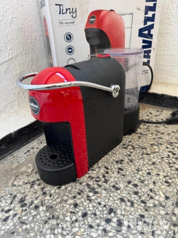 Кафемашина с капсули Lavazza LM Jolie, A Modo Mio, Kомпактна Kапсулна Mашина за Kафе!, снимка 4 - Кафемашини - 53802748