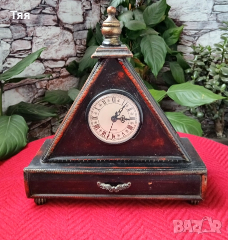 Винтидж дървен часовник 