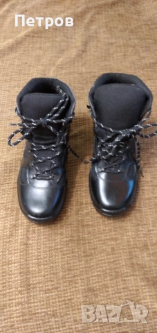 Продавам туристически обувки