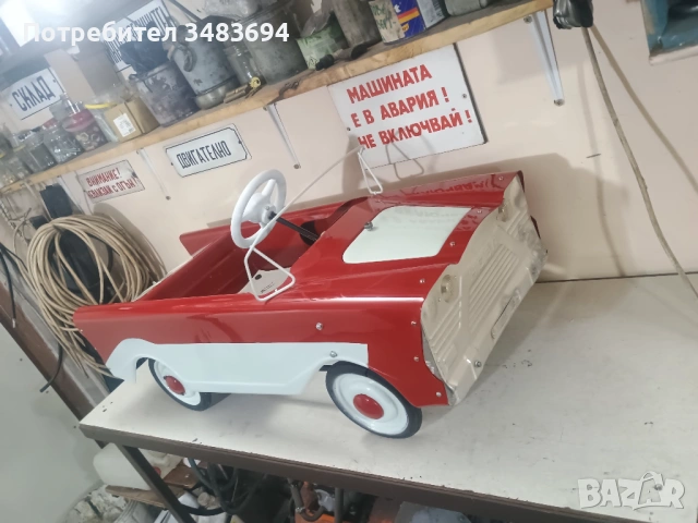 Ретро детска количка с педали. Нева