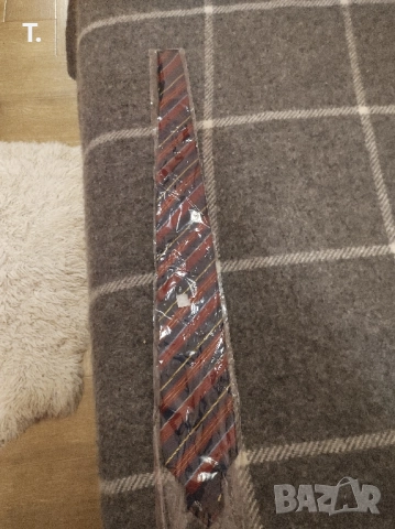 нова вратовръзка в класически стил 