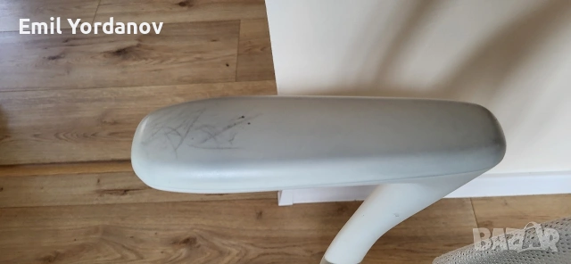 Два бели офис стола от Икея/Ikea JÄRVFJÄLLET, снимка 5 - Столове - 54008274