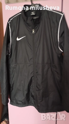 Черно яке ветровка М размер
