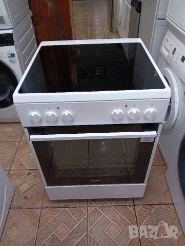 Свободно стояща печка с керамичен плот Gorenje с две години гаранция!