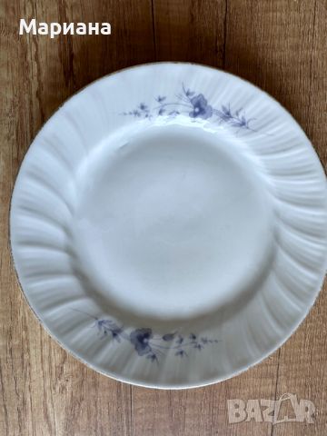 Сервиз за хранене или поотделно чинии,със златен кант и нежни светло сини цветчета, снимка 5 - Сервизи - 45253597