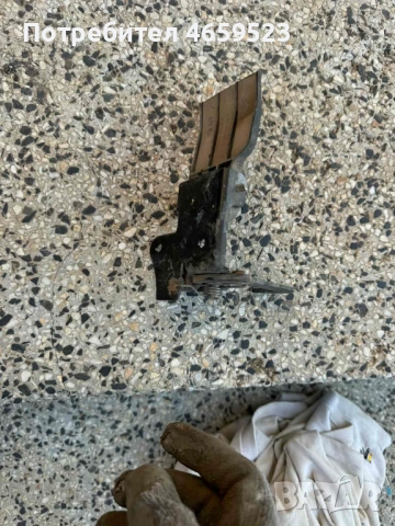 Кука към ключалката на предния капак на Ауди Audi A8 H4 D4 само за 30лв. 4h0823485c, снимка 2 - Части - 52543840