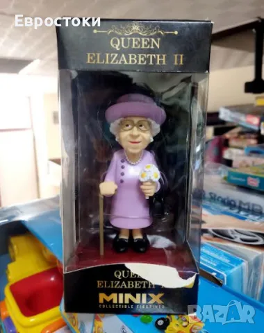 Фигурка MINIX Queen Elizabeth II, колекционерска фигура Кралица Елизабет II, 12 см, снимка 6 - Колекции - 47447242