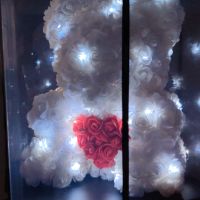 Ръчно изработено светещо бяло мече от вечни рози , снимка 7 - Подаръци за рожден ден - 45325210