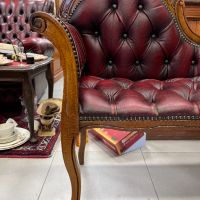 Винтидж пейка Честърфийлд, френски стил, с дърворезба и чекмедже., снимка 2 - Дивани и мека мебел - 45286980