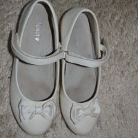 Бели обувки 35 номер, снимка 2 - Детски обувки - 45797333