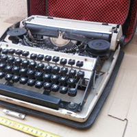 стара ръчна пишеща машина в куфар , снимка 10 - Антикварни и старинни предмети - 44993314