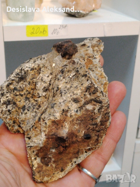 Гранат алмандин в матрица от Тополовград , снимка 1