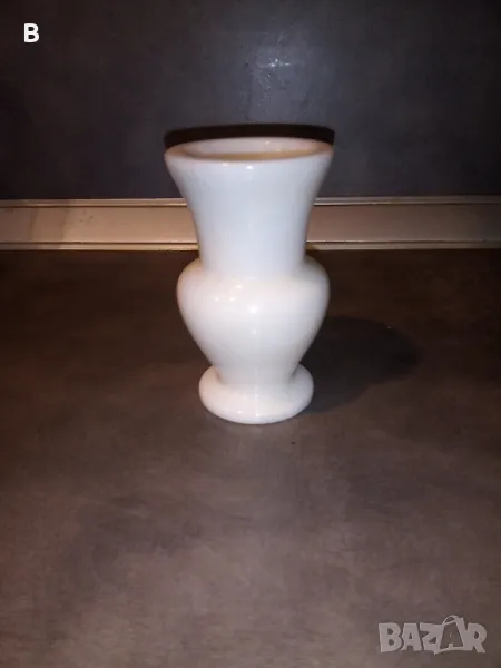 Малка вазичка от бял мрамор, снимка 1