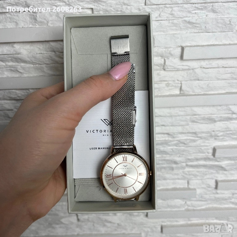 Аналогов часовник Victoria Walls с метална верижка, снимка 1