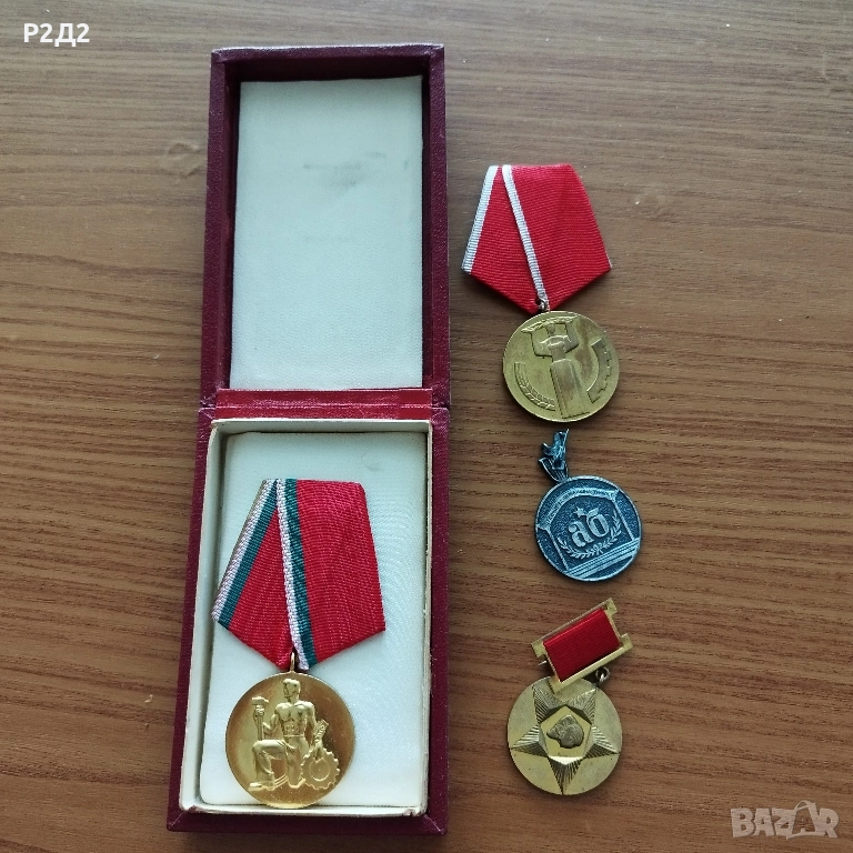 стари ордени и кутия, снимка 1