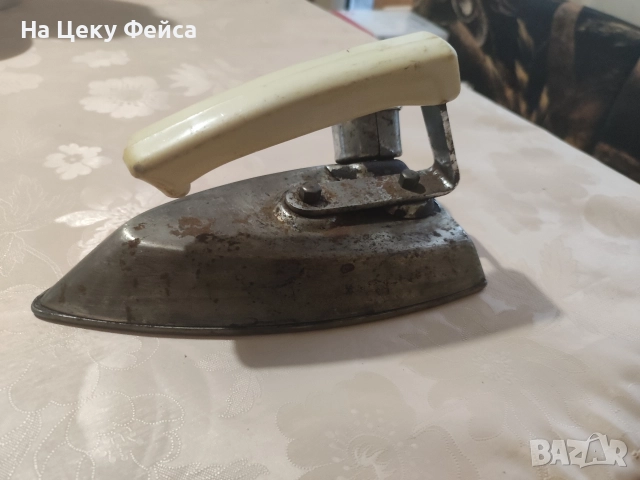 Стара електрическа ютия, снимка 2 - Антикварни и старинни предмети - 52855296