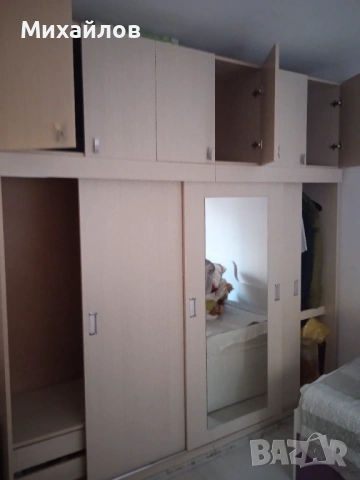 Трикрилен гардероб 