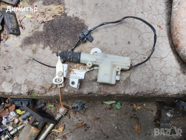 Моторче Отваряне Заден Капак За Форд Пума 1999г / Ford Puma 1999y