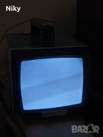 Съветски телевизор Електроника ВЛ 100, снимка 2 - Антикварни и старинни предмети - 52412660
