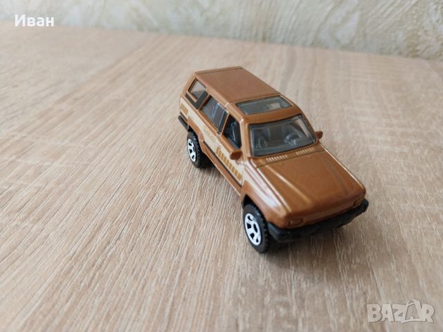 toyota 4 runner matchbox 1:64, снимка 1 - Коли, камиони, мотори, писти - 46017923