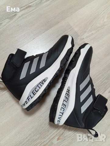 Зимни маратонки Adidas, 35 номер, снимка 4 - Детски маратонки - 53717239