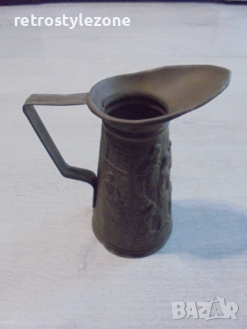 № 8330 Стара метална / ламаринена кана с релефни орнаменти , снимка 2 - Други ценни предмети - 52123918