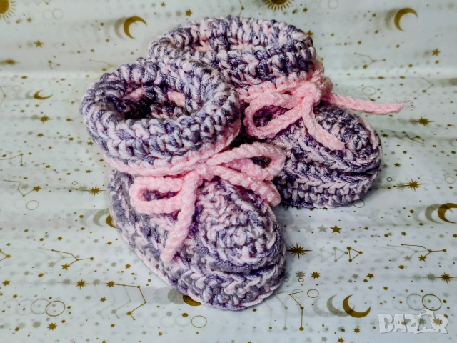 Ръчно плетени бебешки терлички, снимка 2 - Бебешки чорапи - 54054176