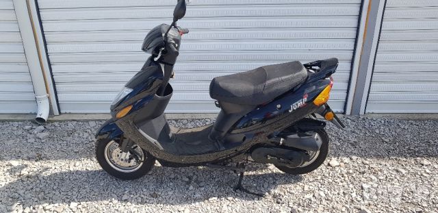 Продавам скутер Дженерик, снимка 1 - Мотоциклети и мототехника - 45496747