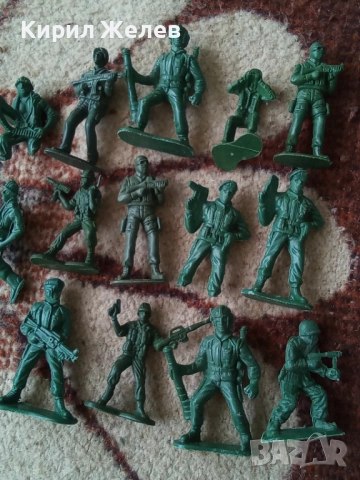 Войници пластмасови 12 броя 25246, снимка 4 - Колекции - 52107017