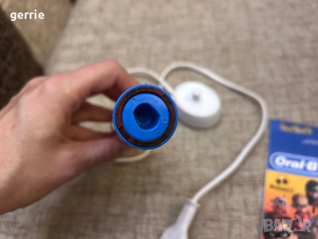 Електрическа четка за зъби Oral-B, снимка 3 - Други - 52869617