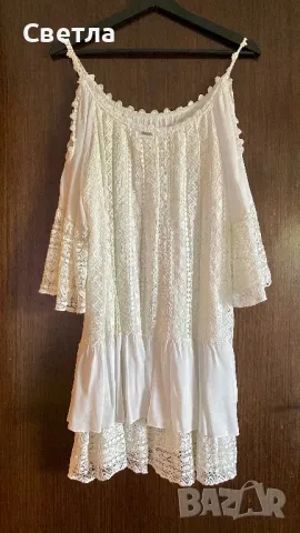 Бяла рокля на Guess