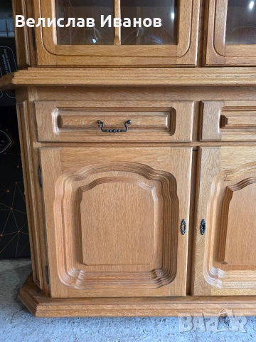 Винтидж трапезен бюфет / витрина от масивна дъбова дървесина с месингови ключалки., снимка 3 - Антикварни и старинни предмети - 53685470
