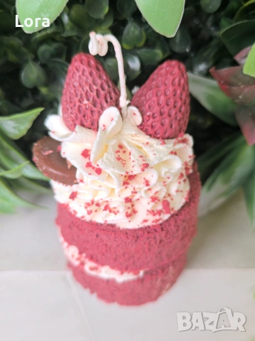 Ръчно изработена ароматна свещ торта червено кадифе, снимка 2 - Декорация за дома - 53565703