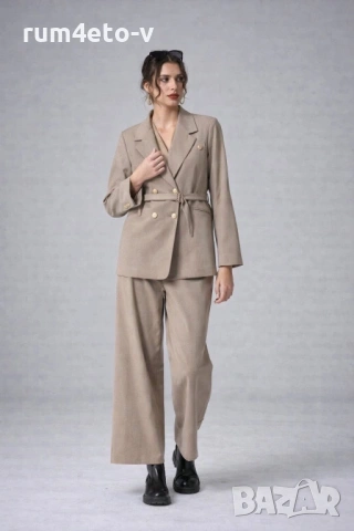 Красив костюм в три цвята