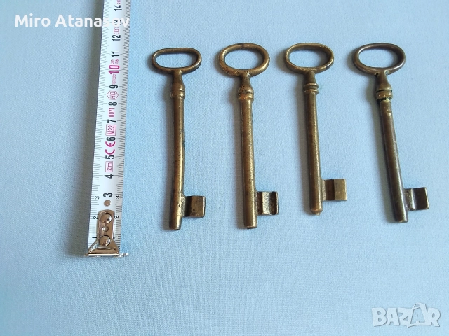 Лот 4 големи стари бронзови ключа, снимка 5 - Антикварни и старинни предмети - 52793963