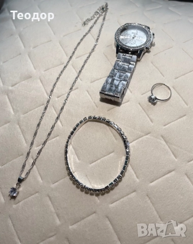 Дамски бижута, снимка 3 - Бижутерийни комплекти - 52496765