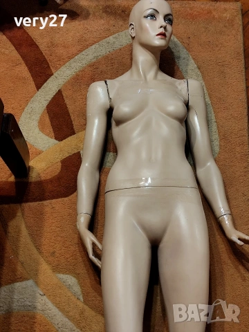 Манекен цял ръст