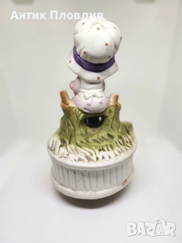 Керамичен музикален карусел – момиченце с коте, снимка 3 - Декорация за дома - 53382149